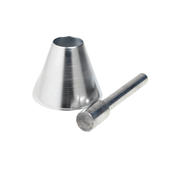 Cono y pisón fabricados según especificaciones. Este artículo también se utiliza para determinar la gravedad específica y la absorción de agregados finos.